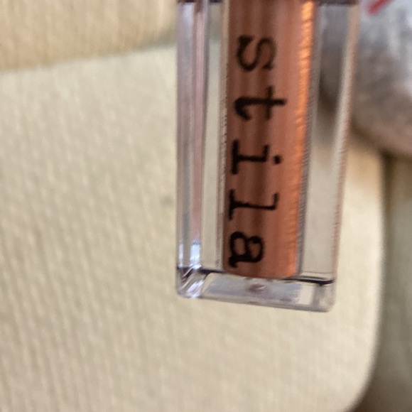 Stila liquid eyeshadow - Picture 2 of 3